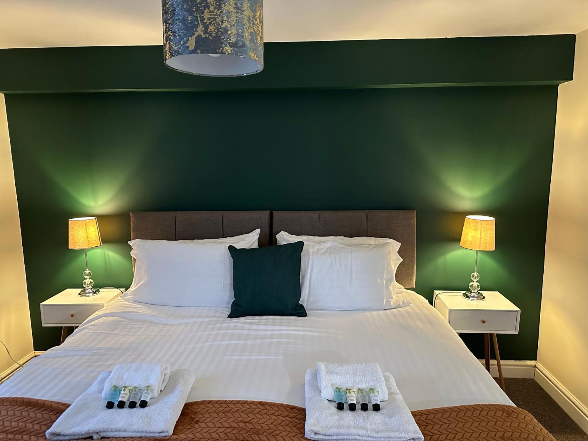 Апартаменты Orange Lilly In Stroud With Free Parking Экстерьер фото