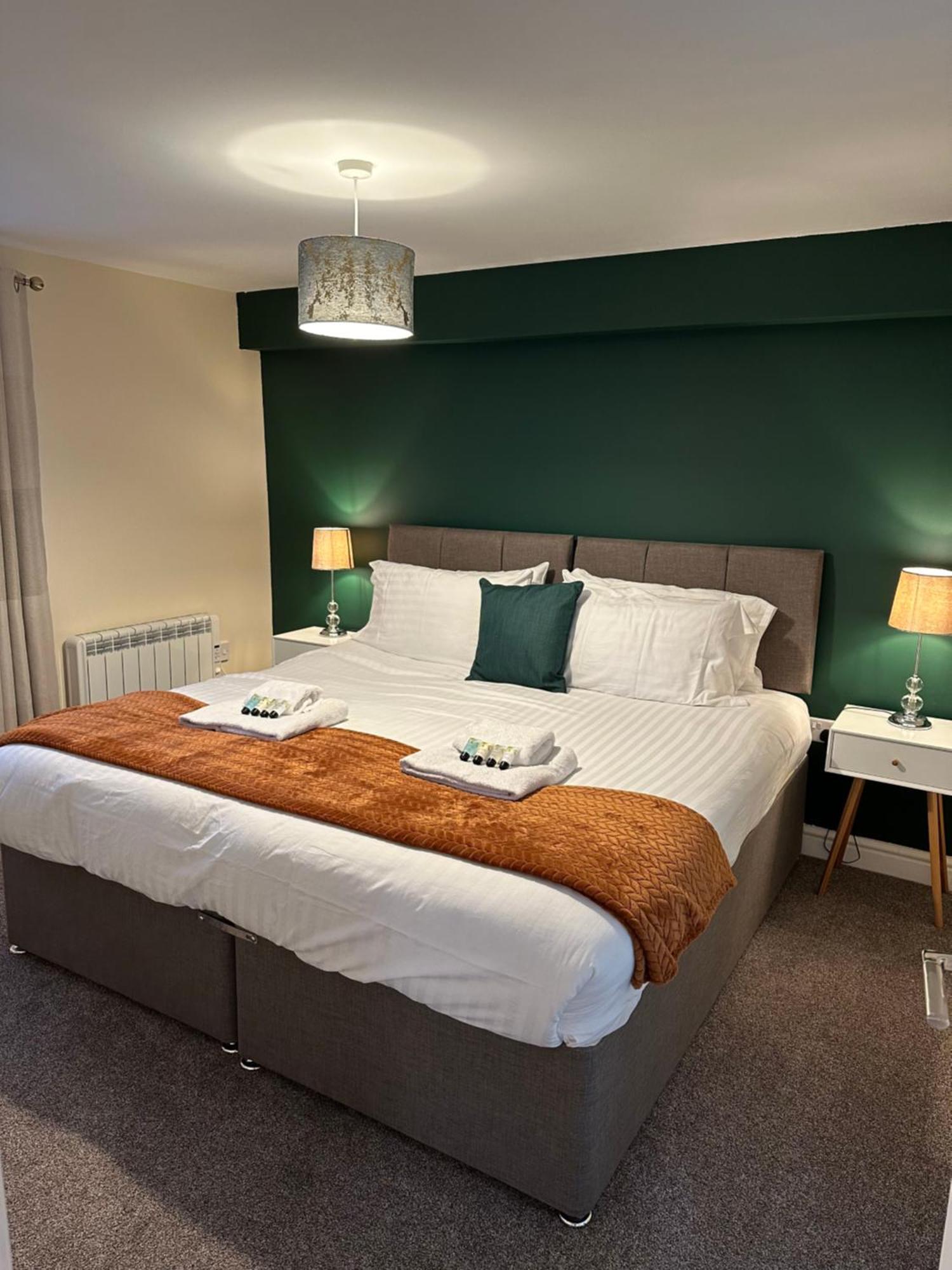 Апартаменты Orange Lilly In Stroud With Free Parking Экстерьер фото